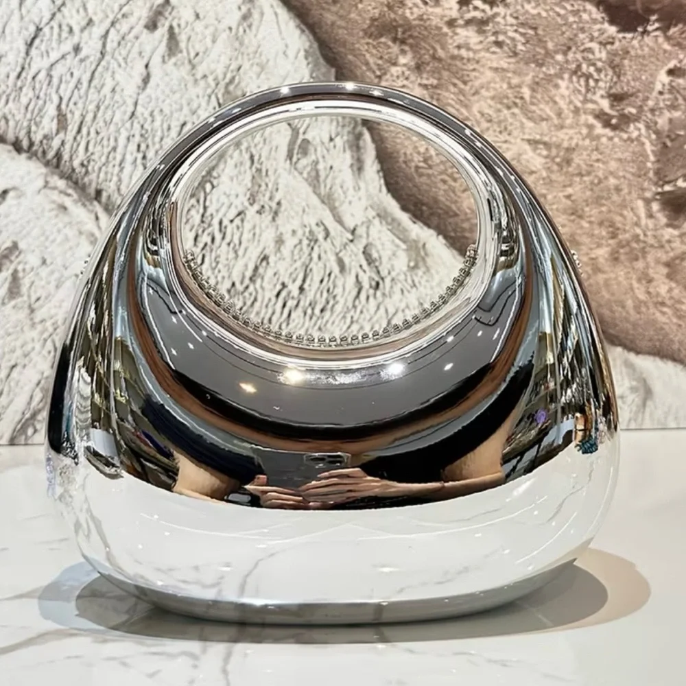 Elegant Silver Handbag with Rhinestone Detailing - Picture 3 of 6